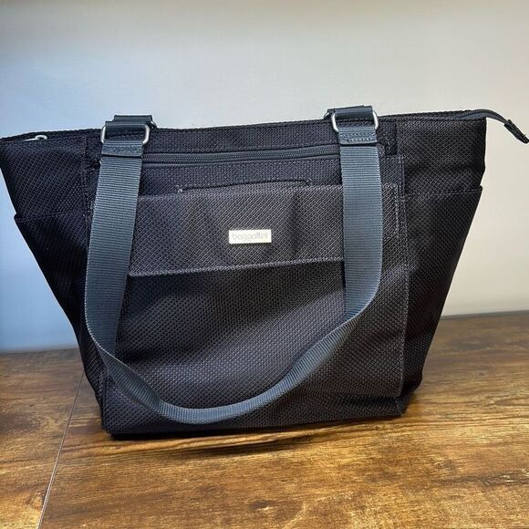 Baggallini Gray Crossbody Shoulder Bag Organizer Multi Pocket Purse Handbag - Picture 1 of 11